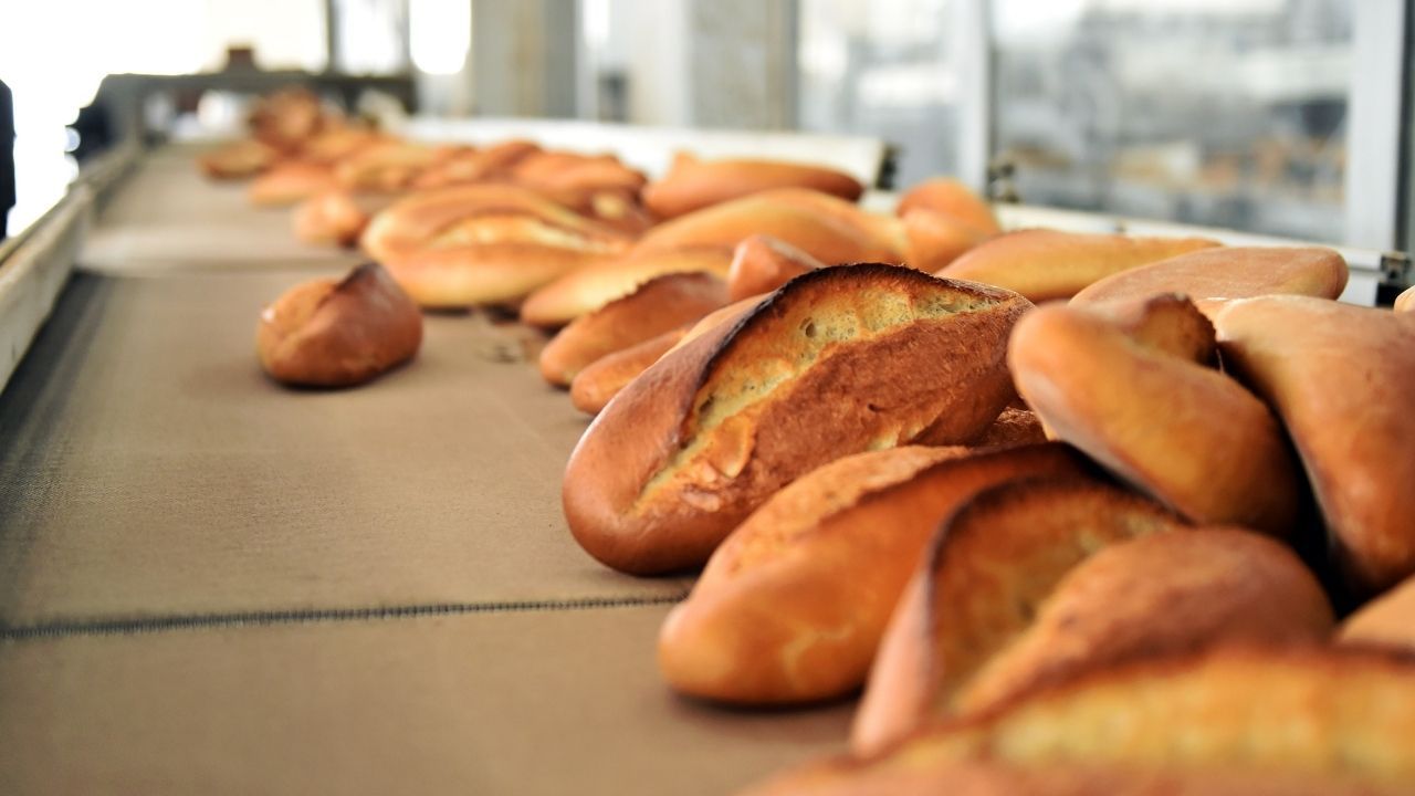 Halk Ekmek'e zam mı geliyor? Ekmek fiyatları ne kadar olacak? İBB'den zam haberlerine yanıt!